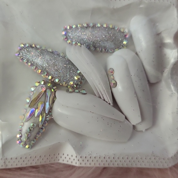 Brand New 3CT. BUNDLE RHINESTONE ACCENT False Nails-M - Picture 4 of 5